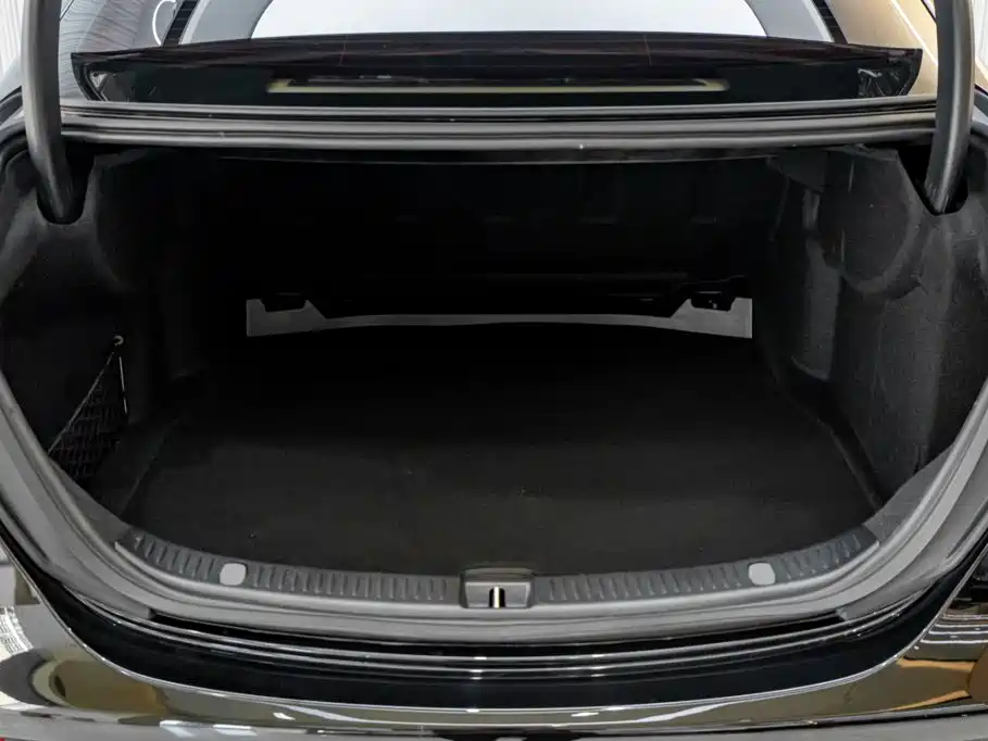 Mercedes-Benz E-Class — миниатюра 12