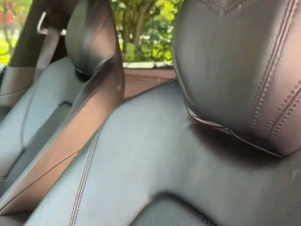 Aston Martin DBX — миниатюра 8