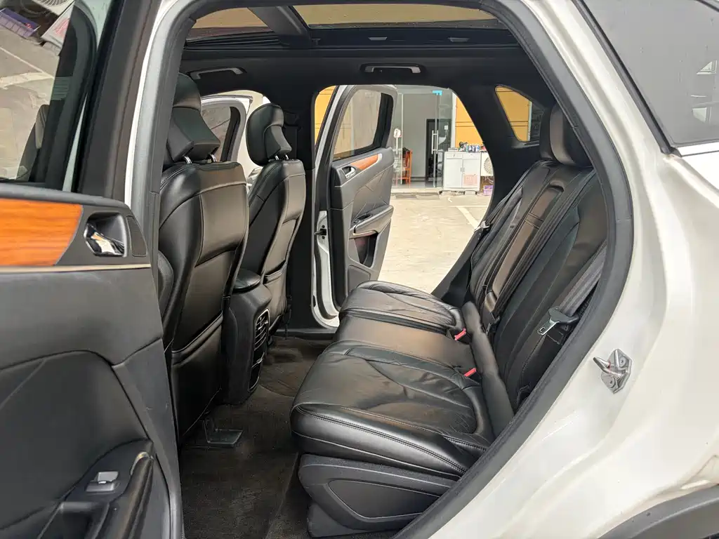 Lincoln MKC — миниатюра 12