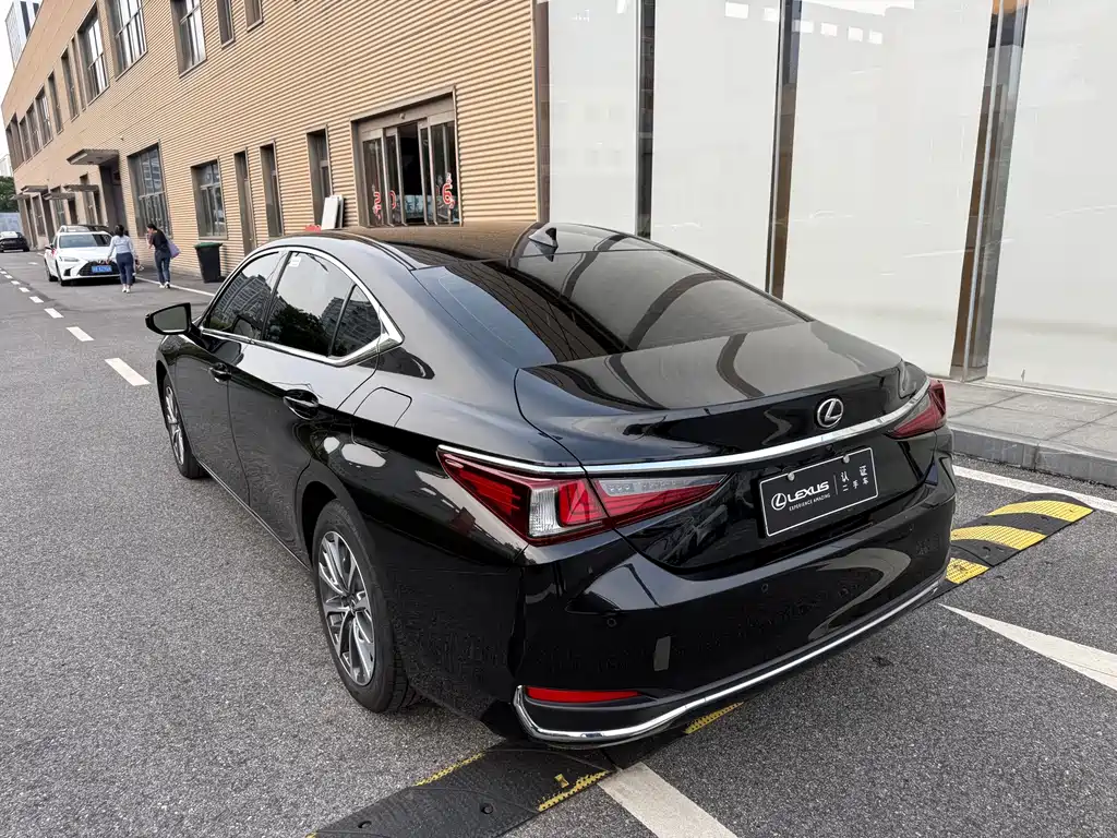 Lexus ES 2022 200