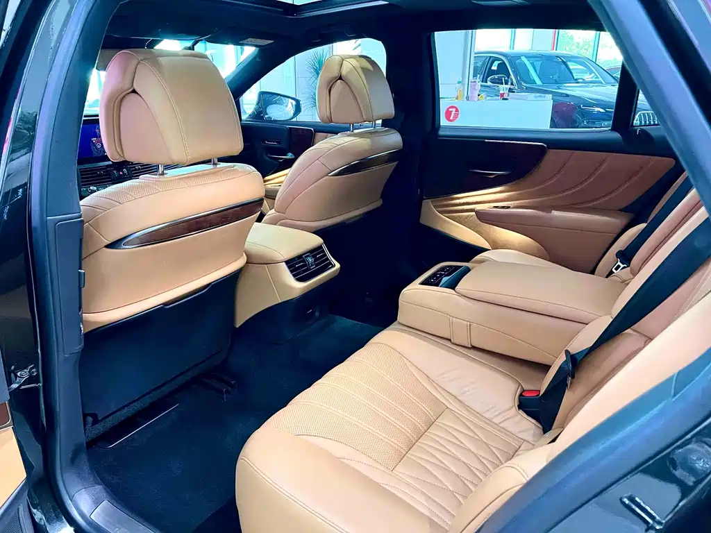 Lexus LS — миниатюра 9