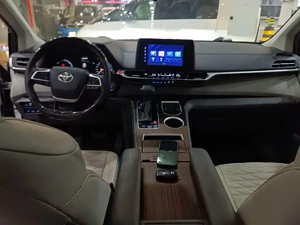 Toyota Sienna — миниатюра 10