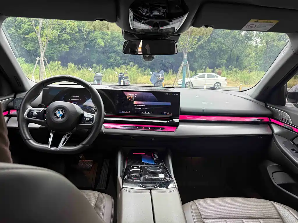 BMW 5 Series — миниатюра 6