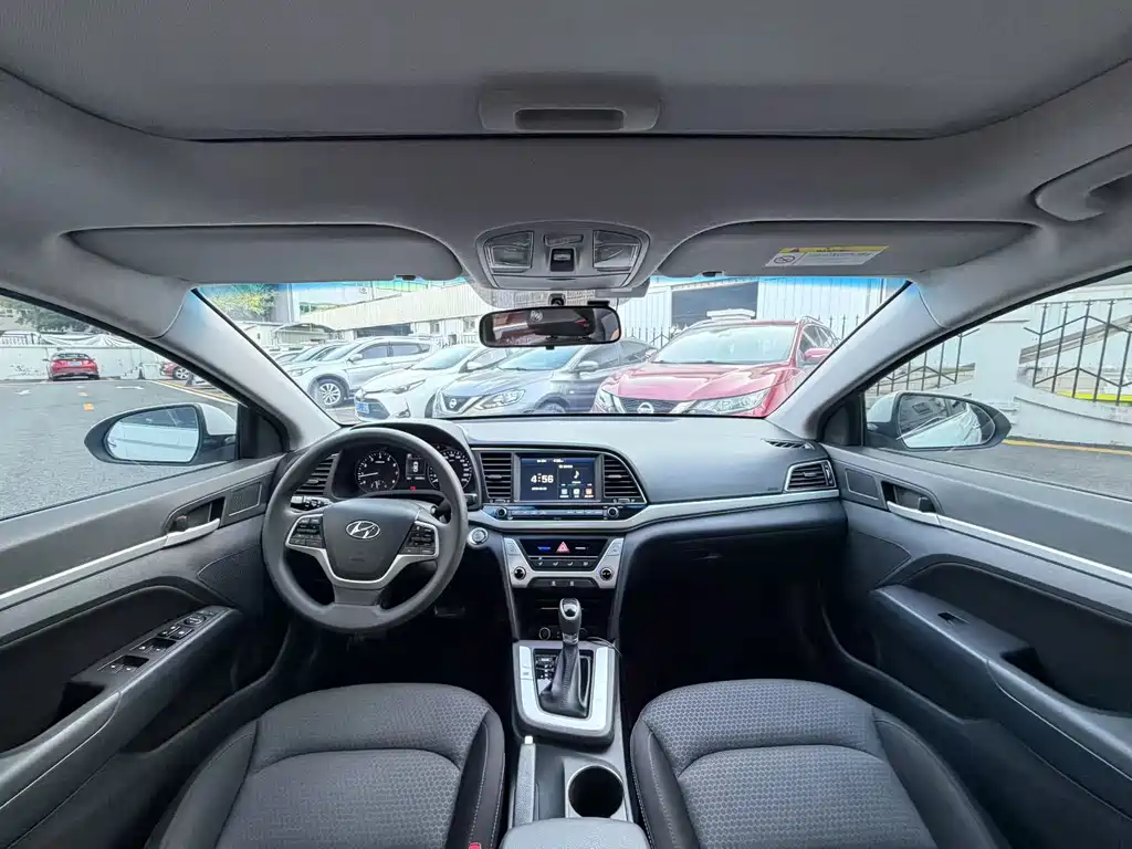 Hyundai Elantra — миниатюра 7