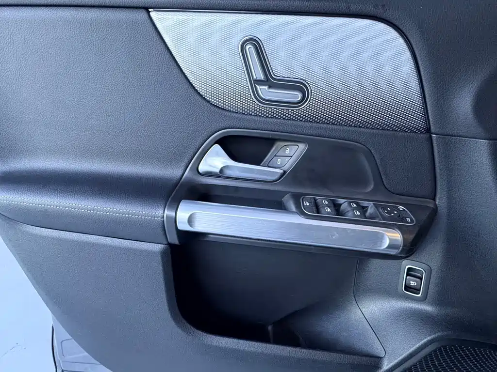 Mercedes-Benz GLB — миниатюра 13
