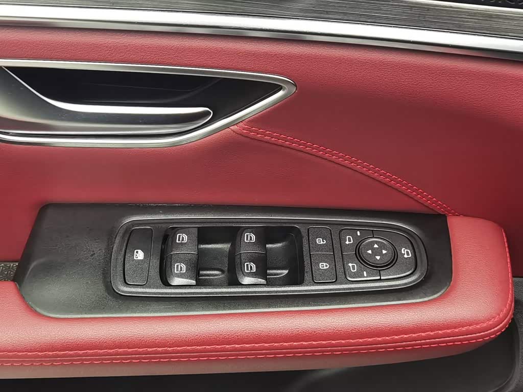 Jetour Jetour X70 PLUS 1.5 л 2022 г. Чёрный, пробег 46000 км