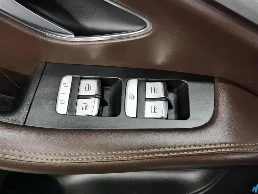 JETOUR X90 PLUS 2021 1.6TD DCT 5 мест