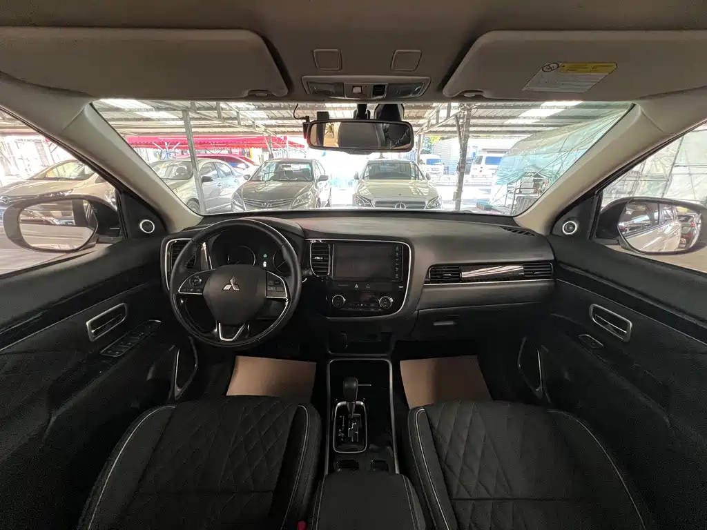 Mitsubishi Outlander — миниатюра 10