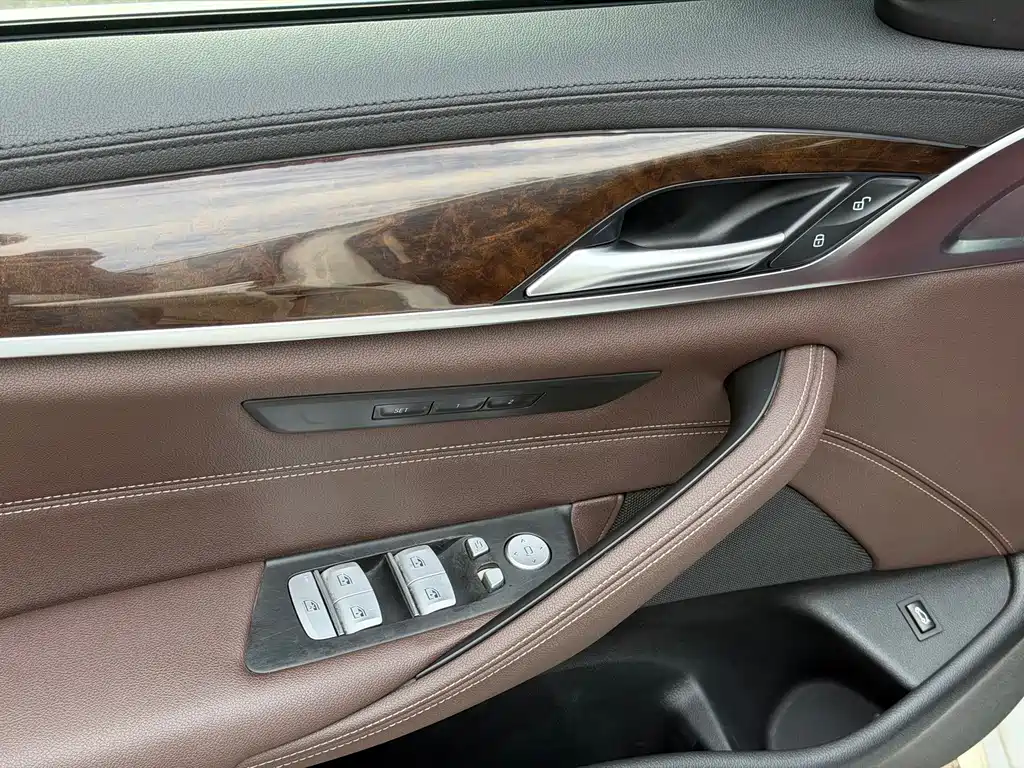 BMW 5 Series — миниатюра 6