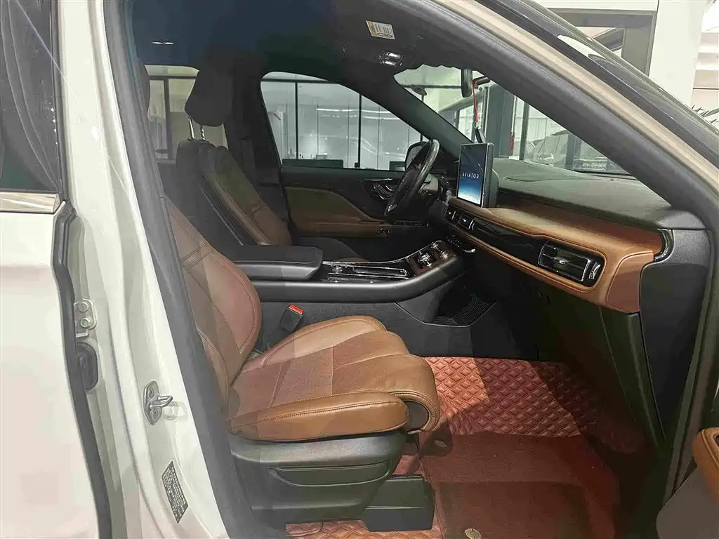 Lincoln Aviator — миниатюра 16
