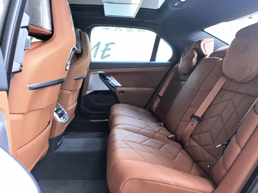 BMW i7 — миниатюра 14