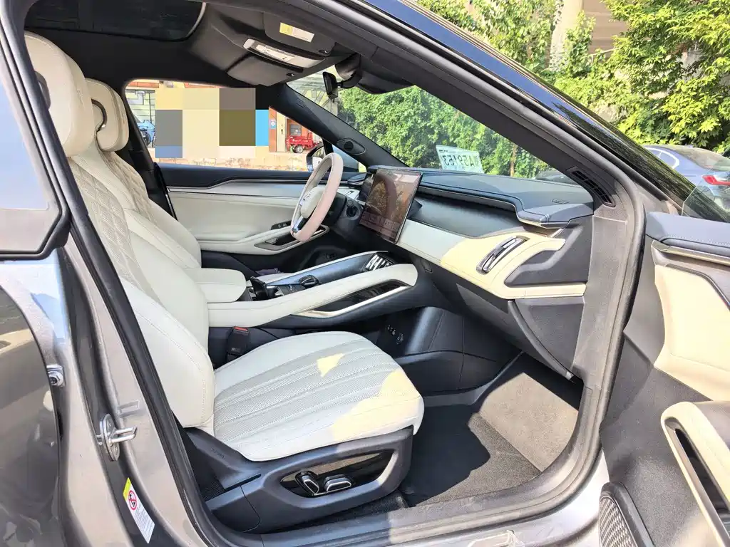 BYD L EV — миниатюра 5