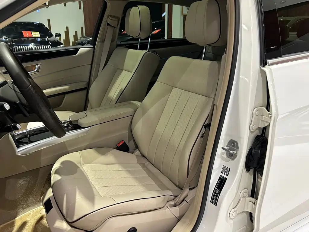 Mercedes-Benz E-Class — миниатюра 11