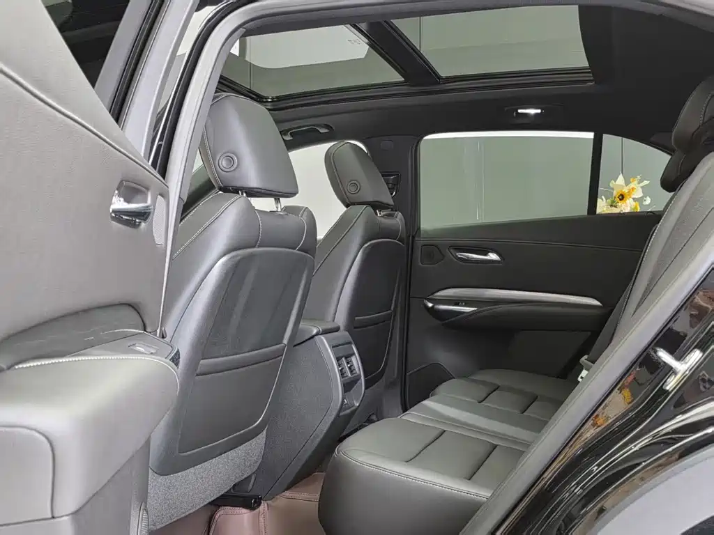 Cadillac XT4 — миниатюра 6