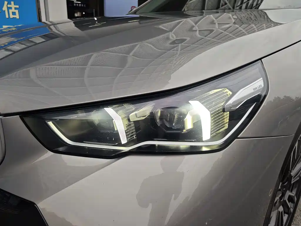 BMW 5 Series — миниатюра 7