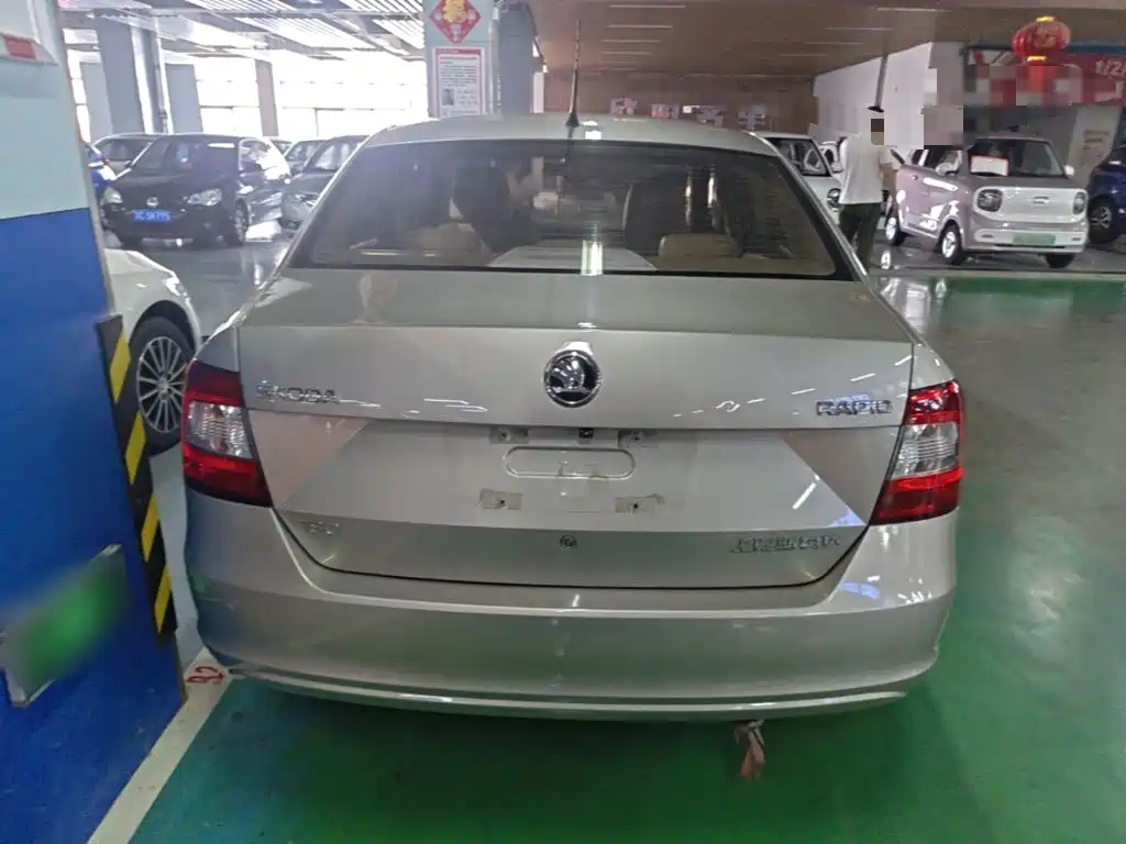 Skoda Rapid — миниатюра 6