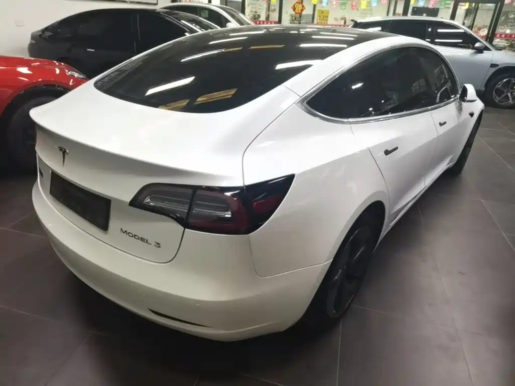 Tesla Model 3 — миниатюра 7