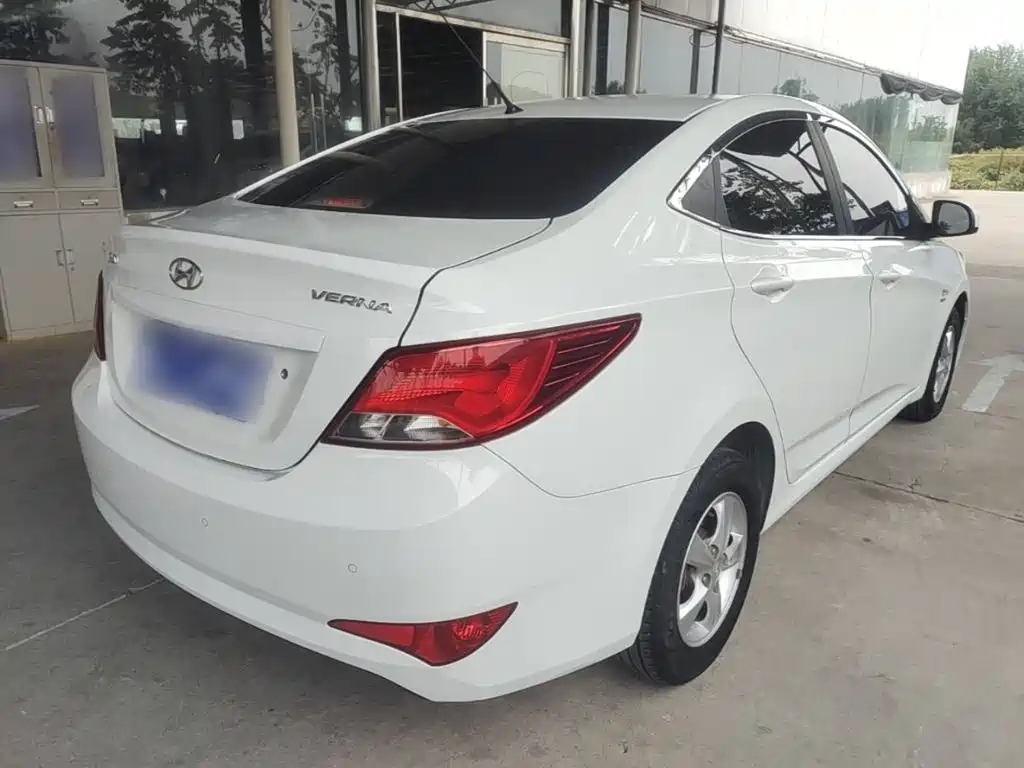 Hyundai Verna — миниатюра 7