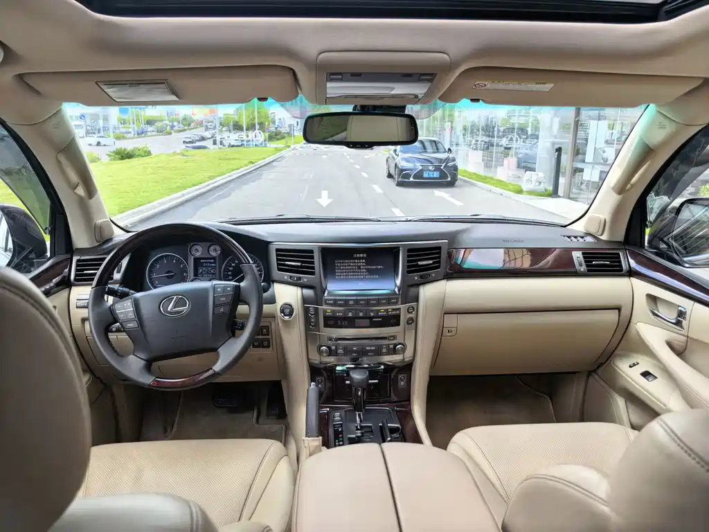 Lexus LX — миниатюра 7