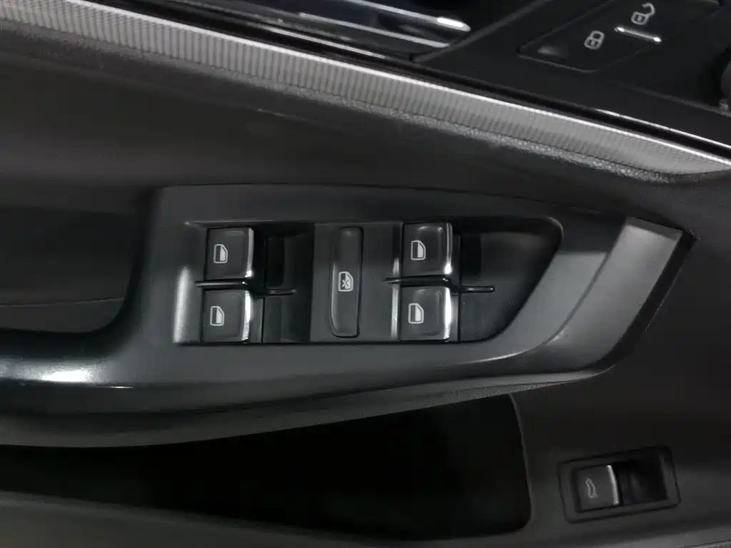 Volkswagen Sagitar 2018 280TSI DSG