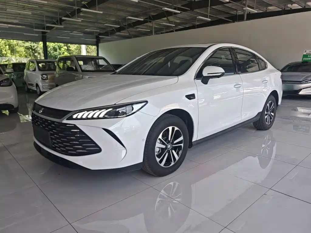 BYD Qin Plus PLUS 2025 DM-i Smart Drive 120KM