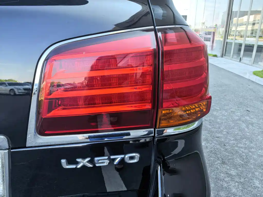 Lexus LX — миниатюра 8