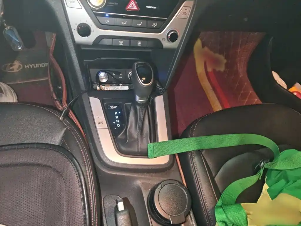 Hyundai Elantra — миниатюра 7