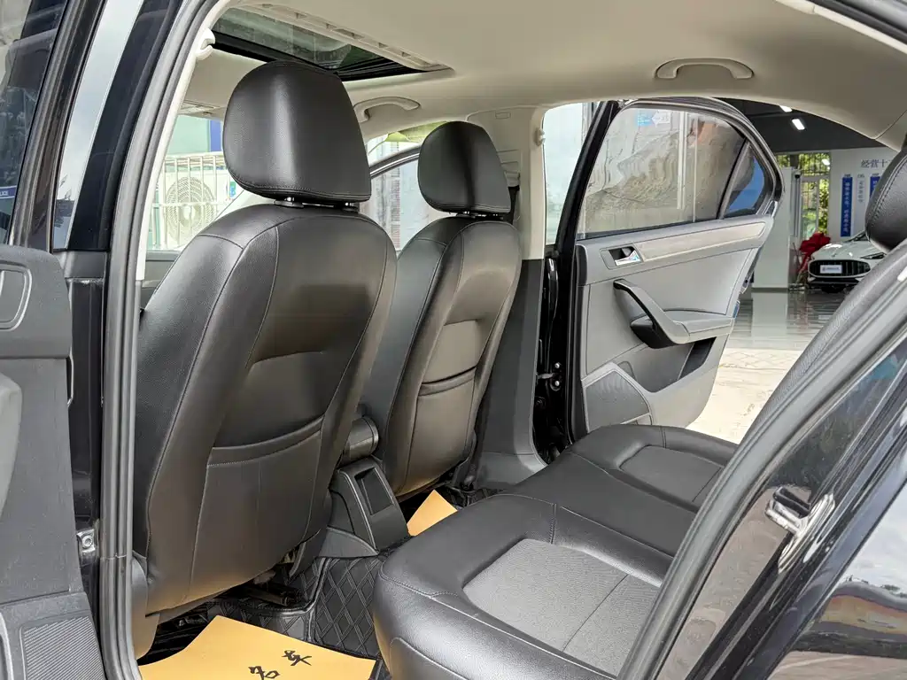 Volkswagen Santana — миниатюра 10