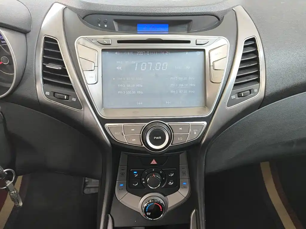 Hyundai Elantra Langdong — миниатюра 13