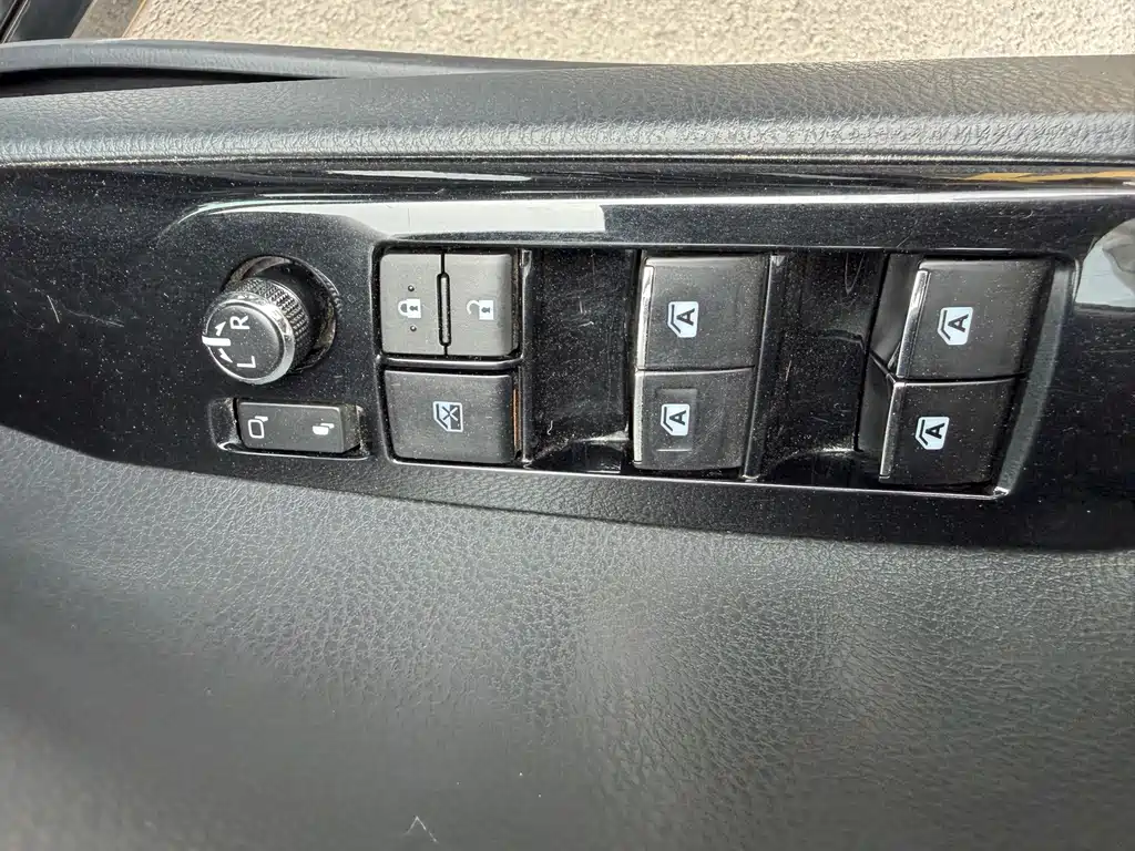 Toyota Camry — миниатюра 25