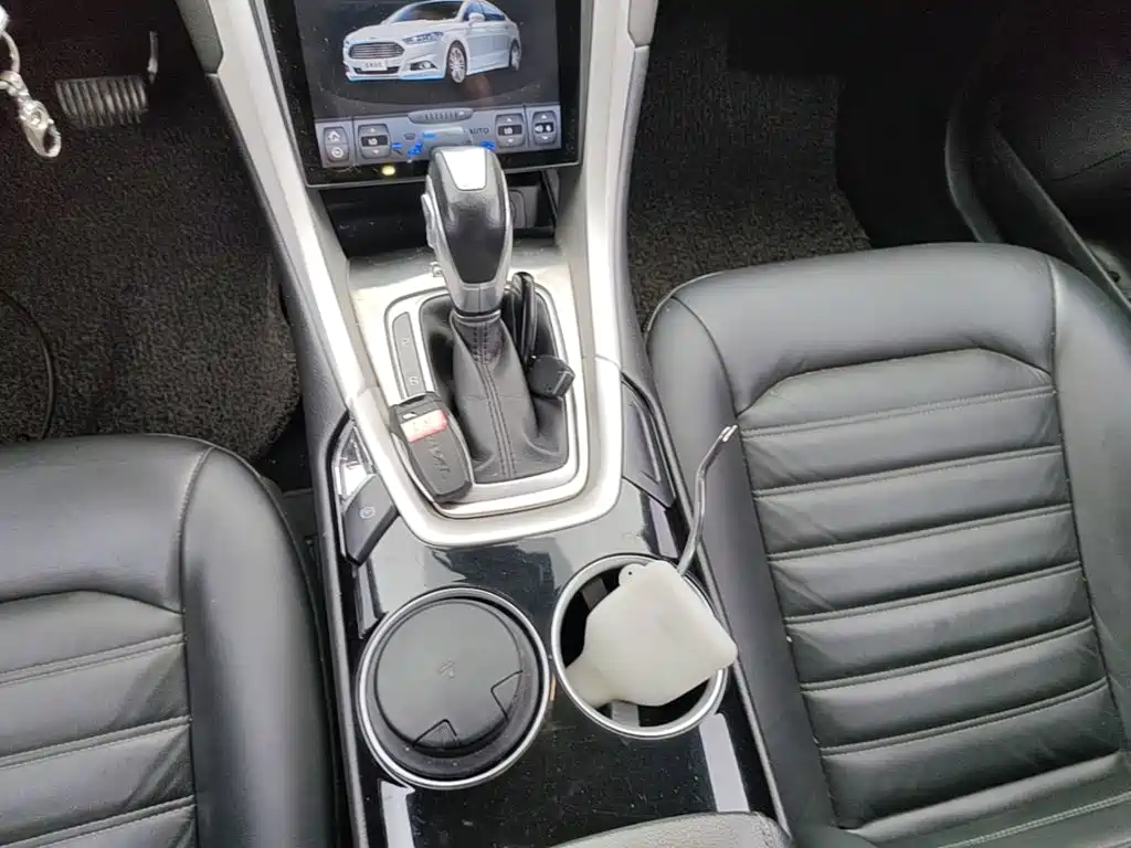 Ford Mondeo — миниатюра 14