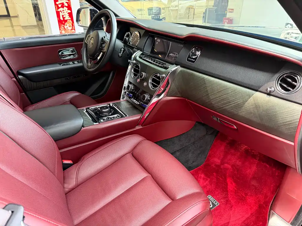 Rolls-Royce Cullinan 2018 мест
