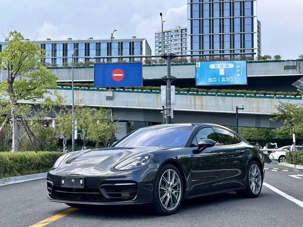 Porsche Panamera 2022