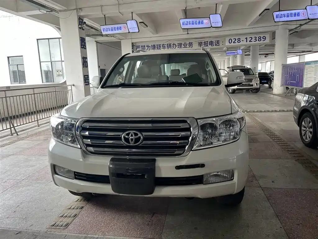 Toyota Land Cruiser 2011