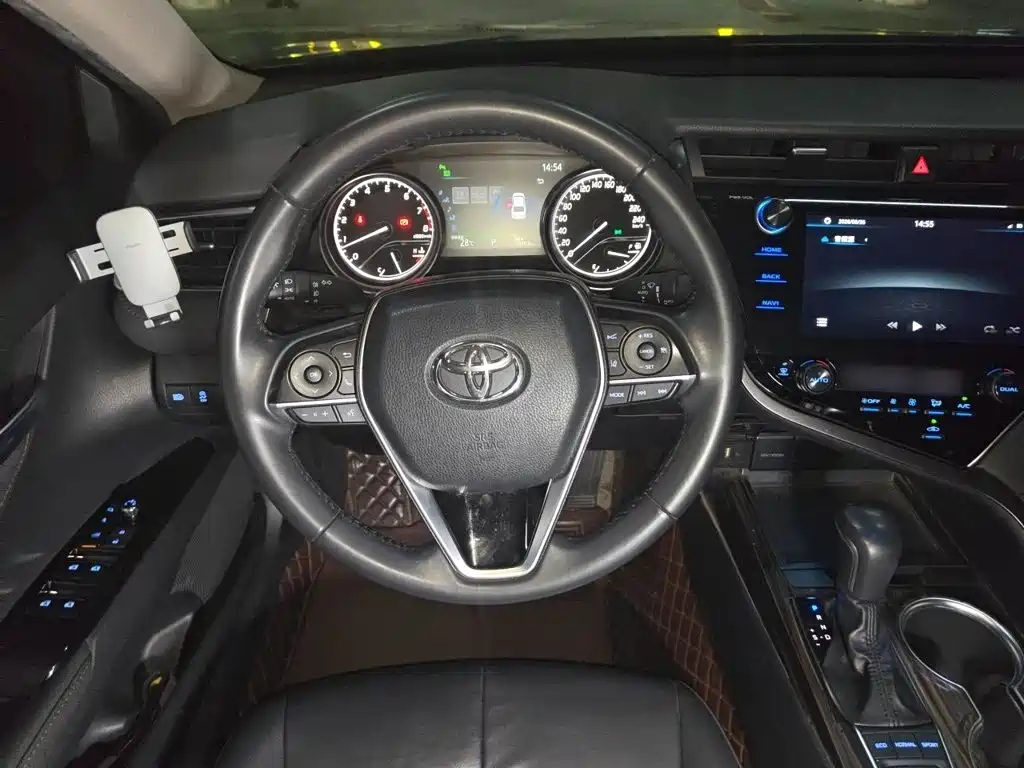 Toyota Camry — миниатюра 6