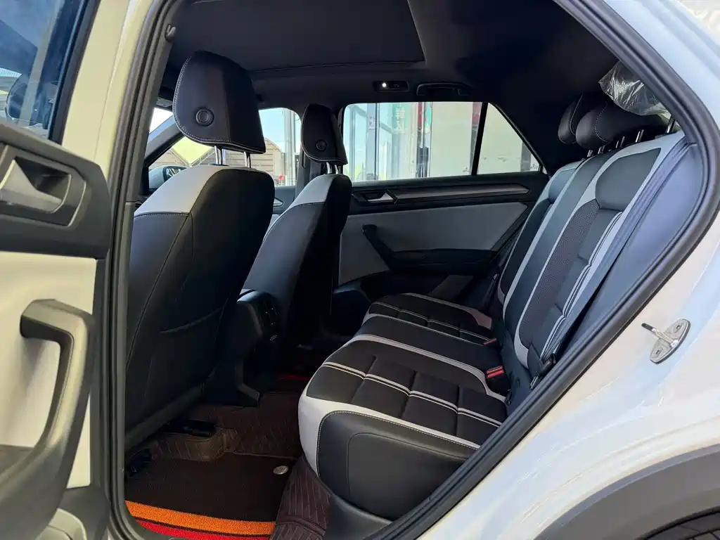 Volkswagen T-Roc 300TSI DSG 2WD Star Light Edition, фото 9