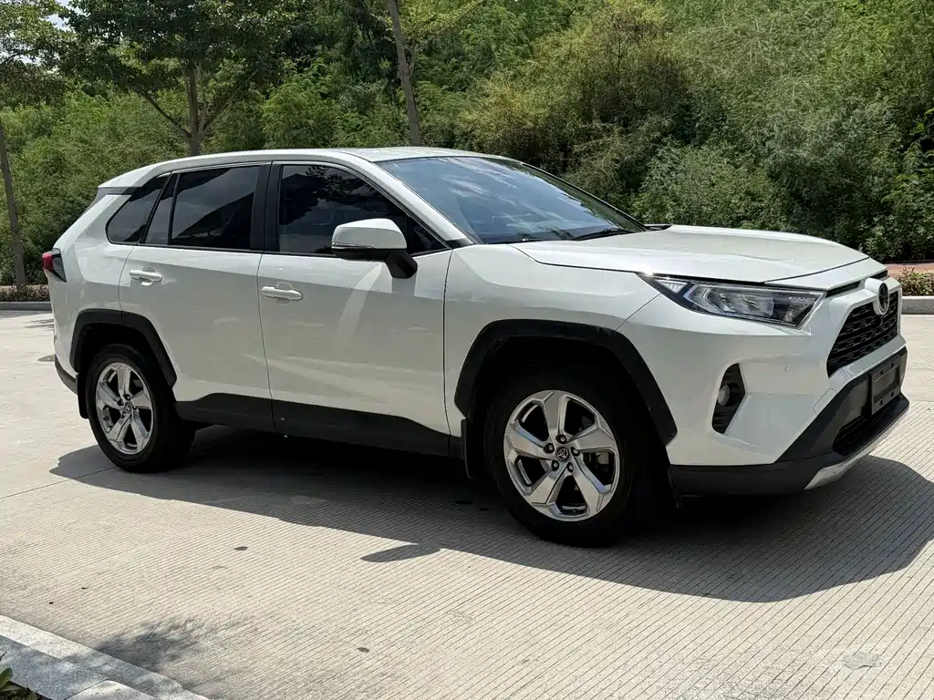 Toyota RAV4 — миниатюра 3