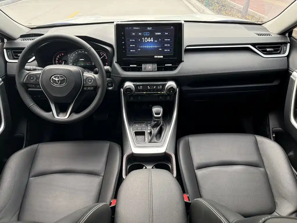Toyota RAV4 — миниатюра 9