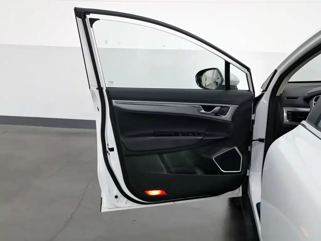 Geely Emgrand GS — миниатюра 8