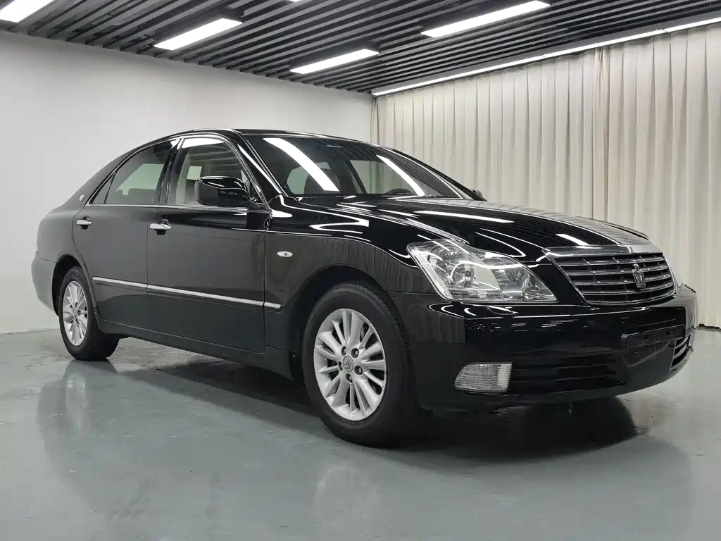 Toyota Crown — миниатюра 3