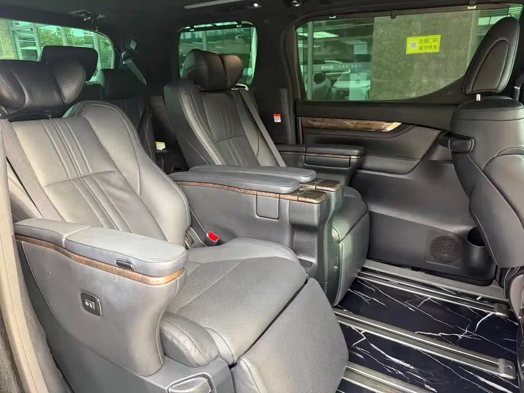 Toyota Vellfire — миниатюра 7