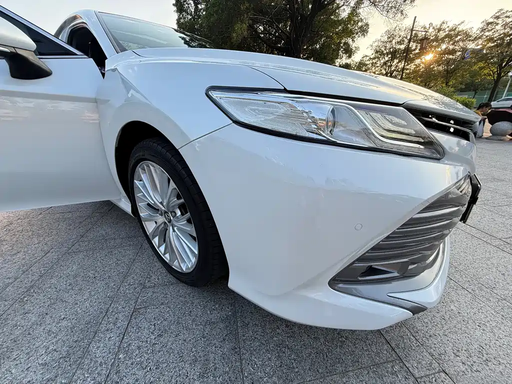 Toyota Camry — миниатюра 16