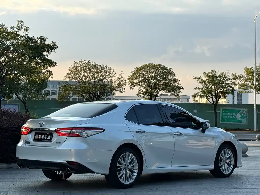 Toyota Camry — миниатюра 6