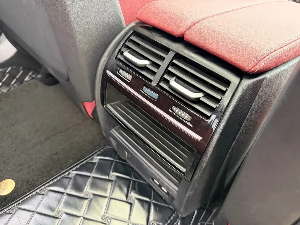 BMW 5 Series — миниатюра 12