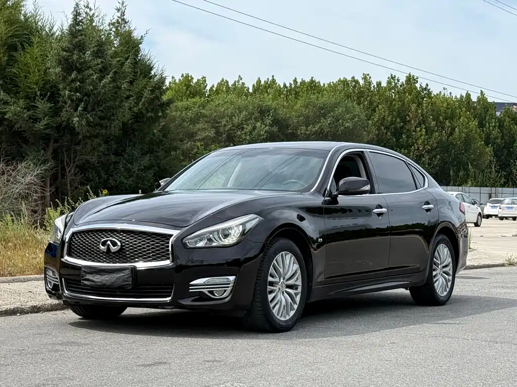 Infiniti Q70