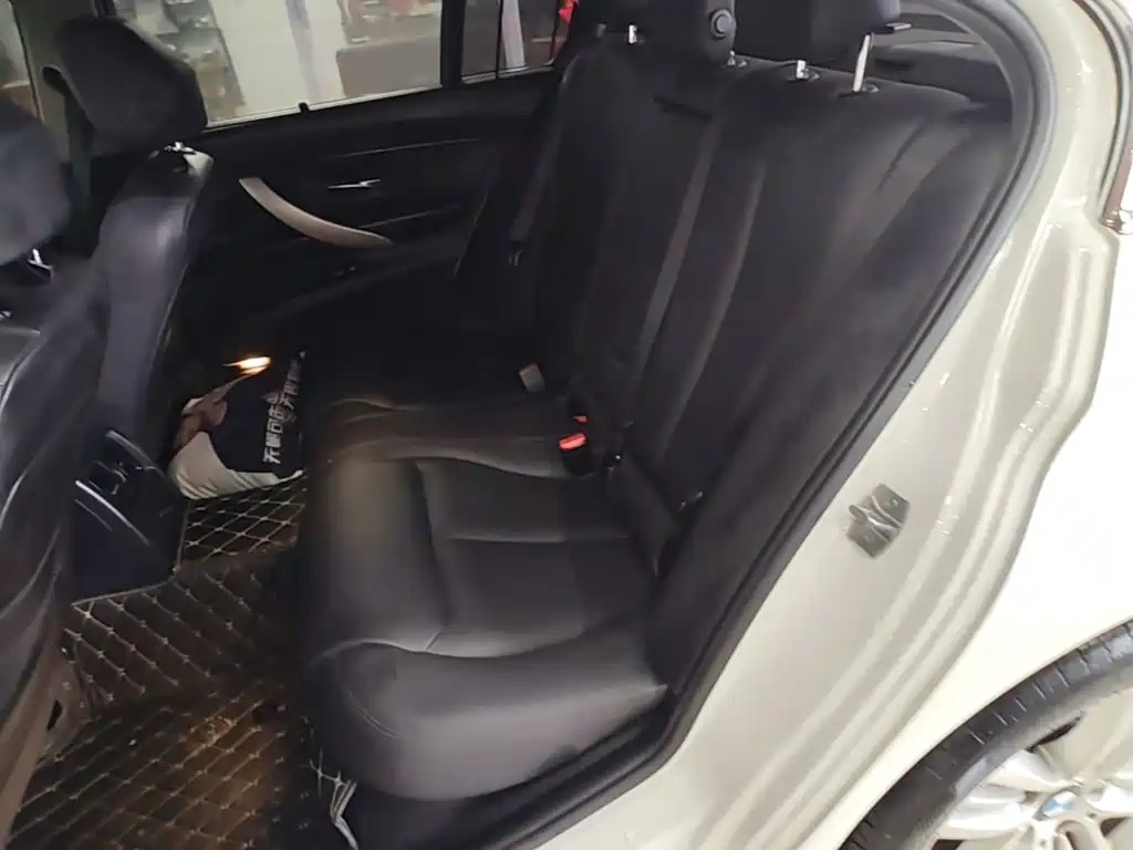 BMW 3 Series — миниатюра 17
