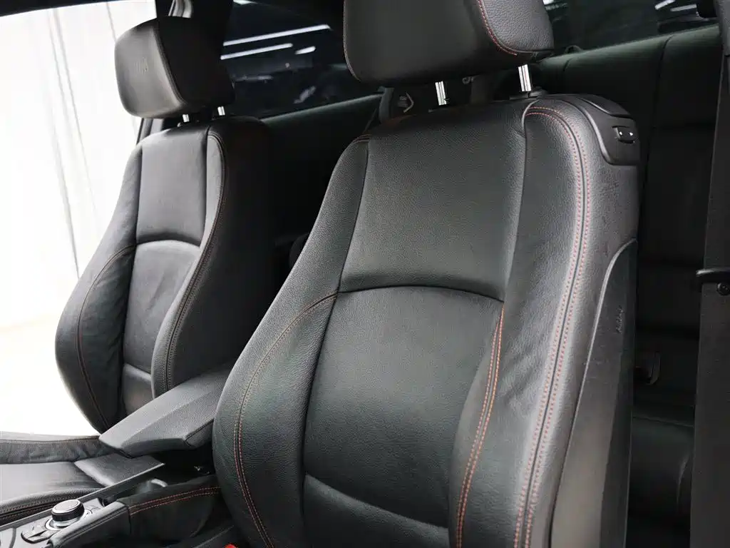 BMW 1 M 2011 1M Coupe