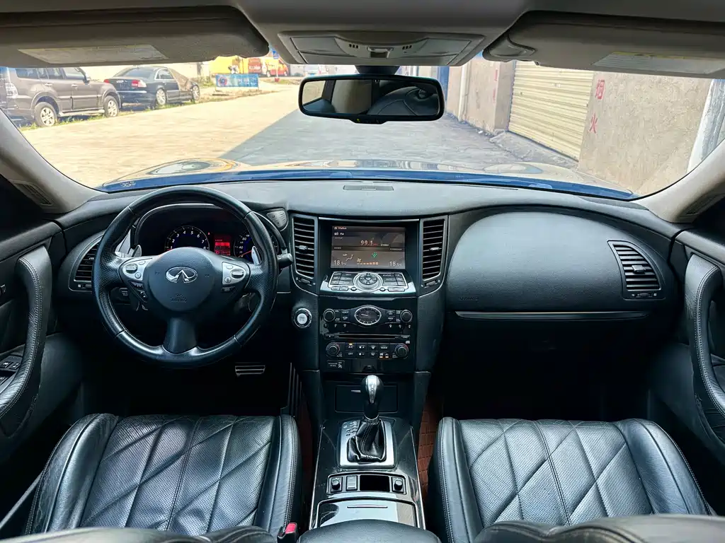 Infiniti FX — миниатюра 12