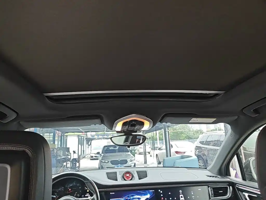 Porsche Macan — миниатюра 18