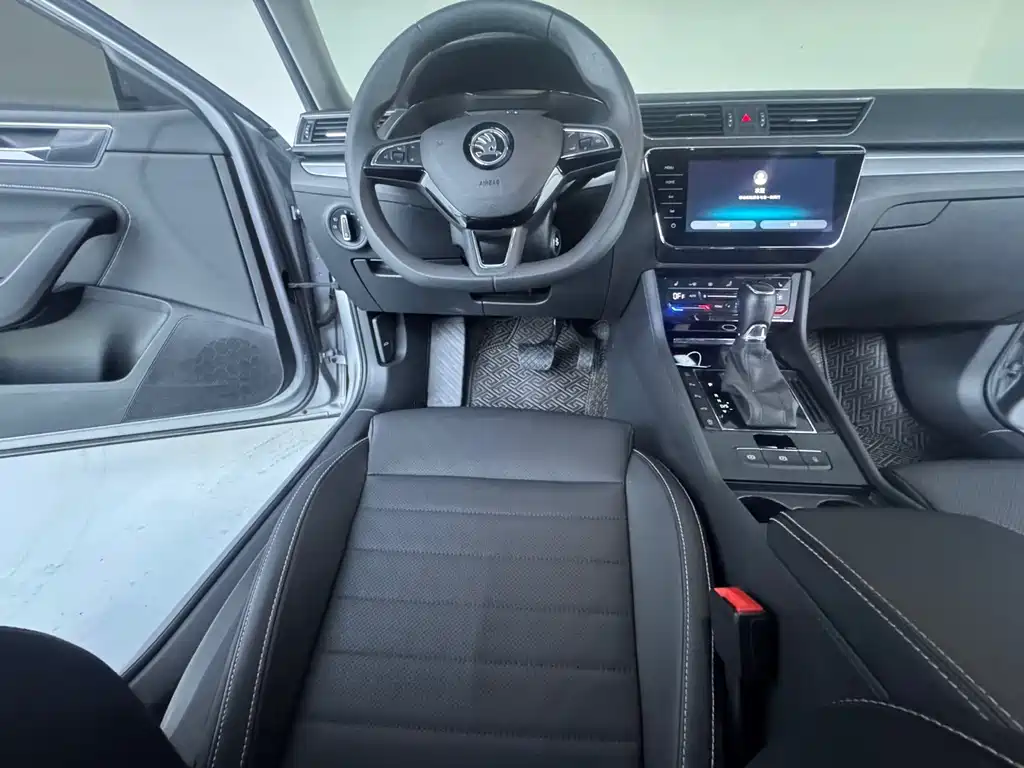 Skoda Superb — миниатюра 13